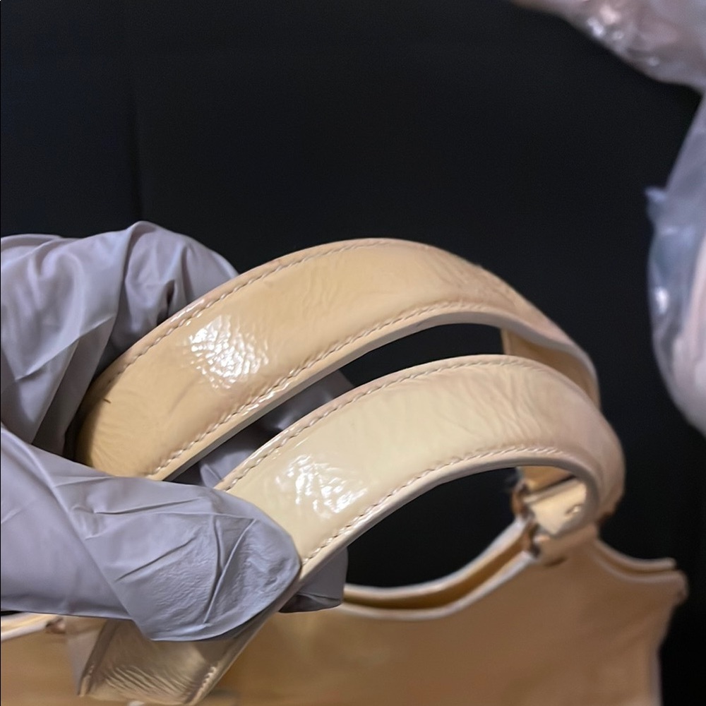 Yves Saint Laurent Cream and Yellow Shoulder Bag with Structured Design - Picture 5 of 16